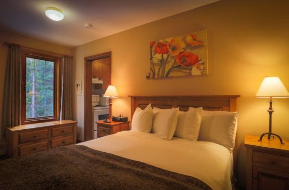 Paradise Lodge & Bungalows