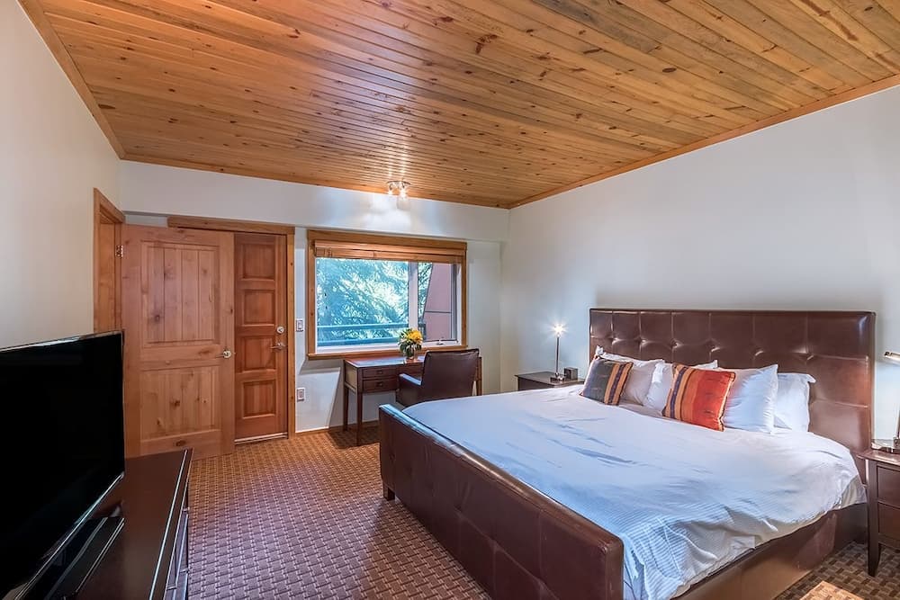 Ice House Suites and Condominiums