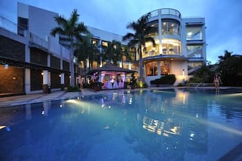 The Avenue Plaza Hotel