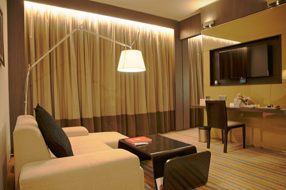 Novotel Kolkata Hotel & Residences Hotel