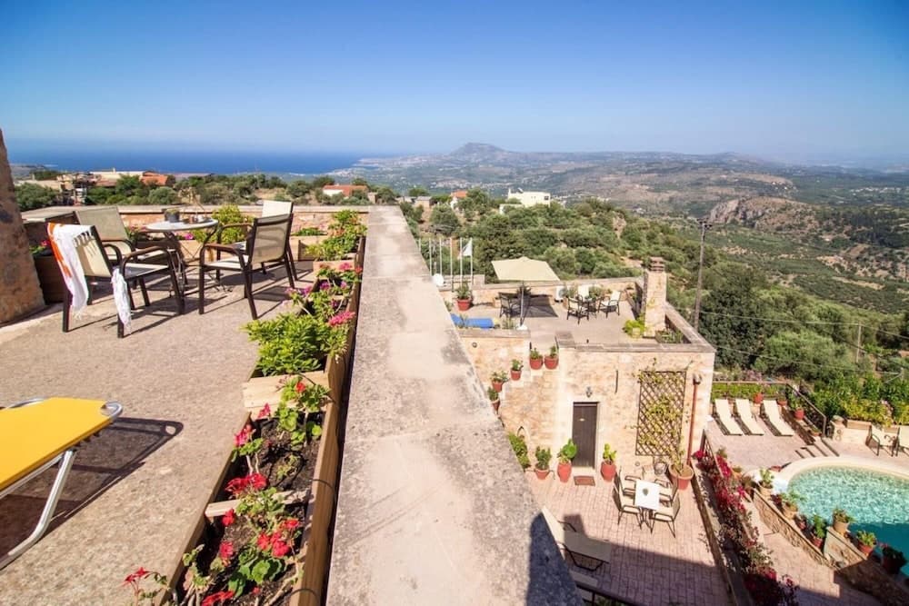 Samonas Traditional Villas Purple Villa Malotira - 85m Maisonette