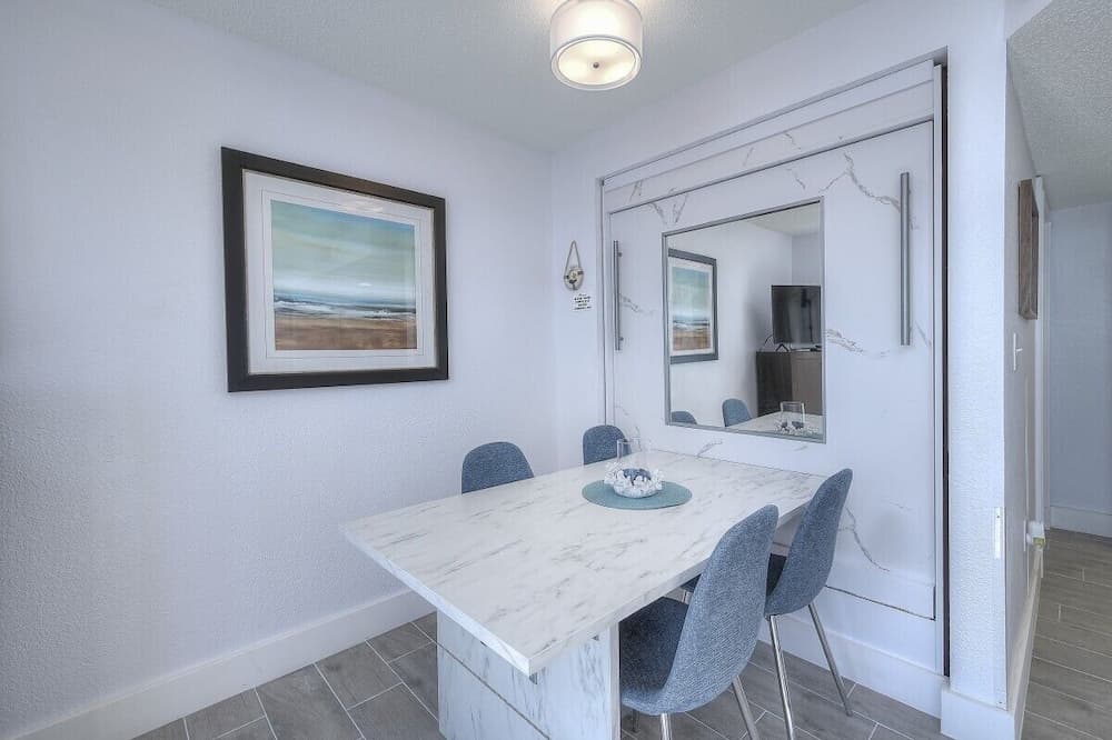 Roxanne Towers by Elliott Beach Rentals