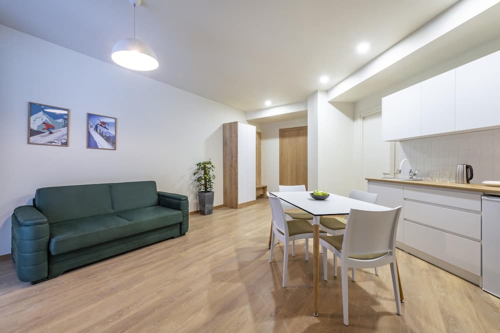 Dialog Kokhta Aparts