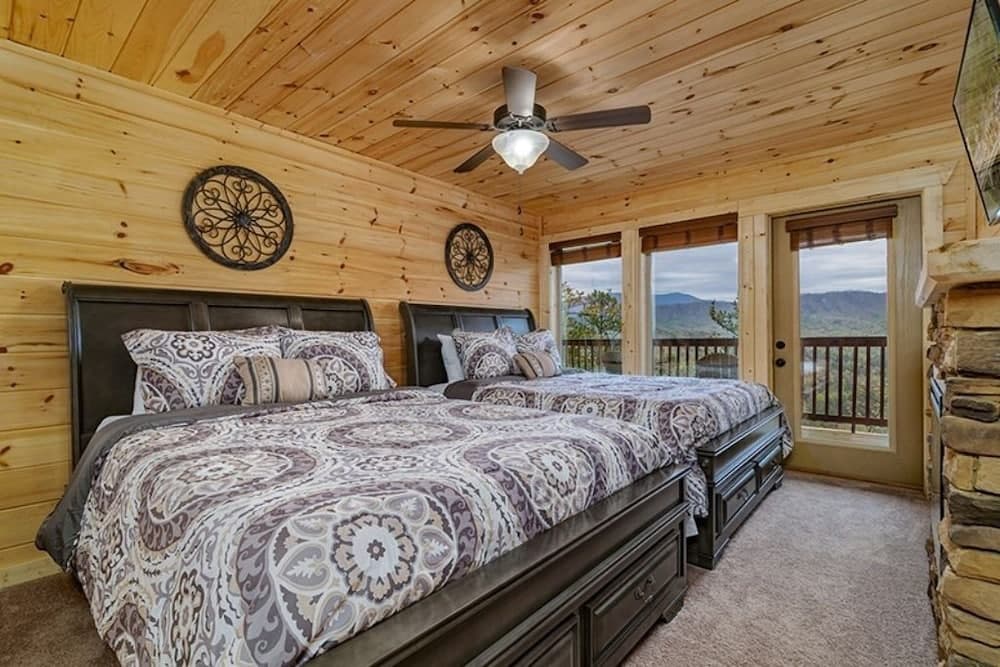Panoramic Perfection - 5 Bedrooms, 5.5 Baths, Sleeps 14 5 Cabin by Redawning