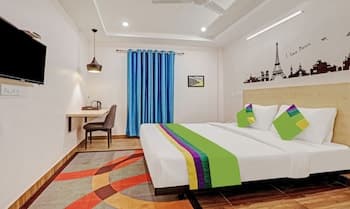 Treebo Trend De Crown-De Alphabet