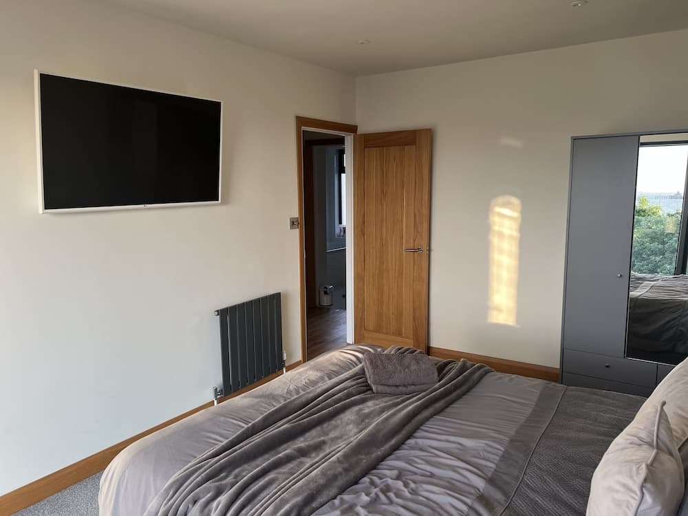 Broadway Beach Homes Airbnb With Hot tub