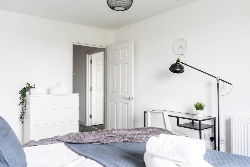 Livestay - One Bed Apt, Free Parking, Sleeps 4