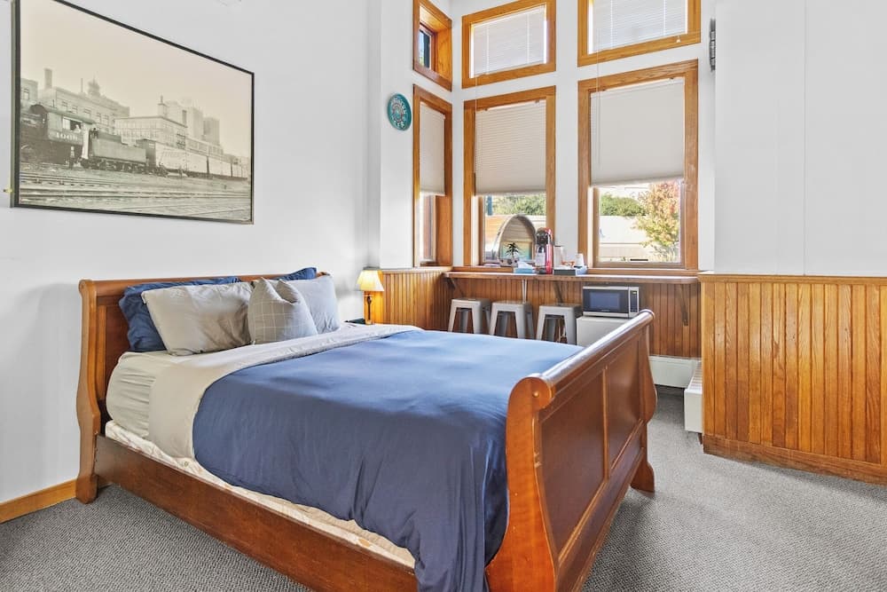 Endion Station Inn  | Hotel Next to Lake Superior