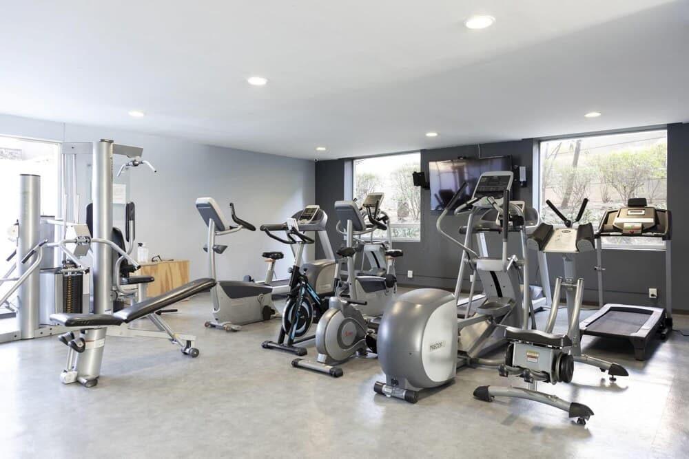 Sunny and Spacious PH Near Santafe Shopping Mall