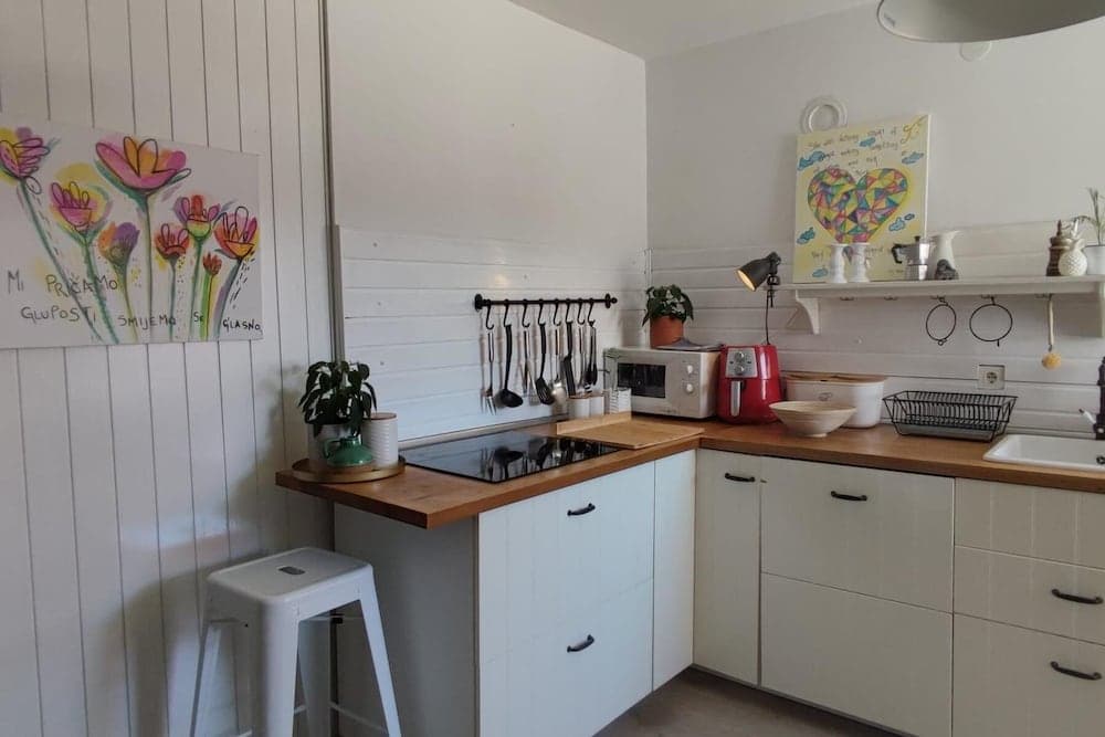 Stunning 2-bed House in Jezera With Sea Views