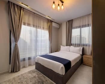 Travelholic Residence Golden Gates