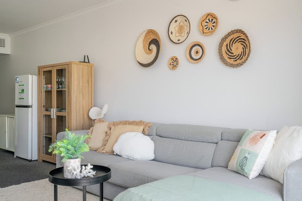 Inner City One Bedroom Apartment with Pool View 22