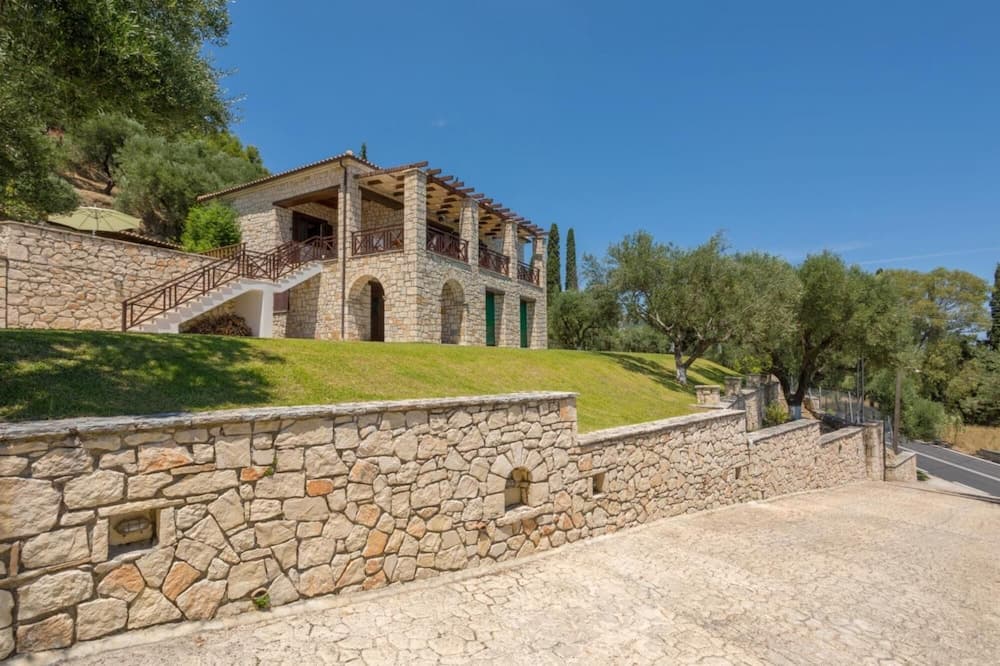 Paradise Home - On the Hill - Paradise Home - On the Hill