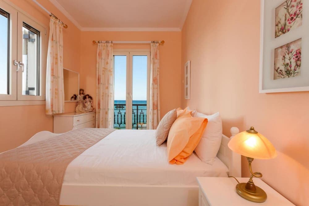 Villa Elizabeth - Seafront Modern Villa - Villa Elizabeth - Seafront Classic Villa