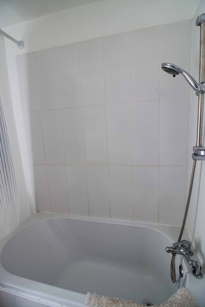 U2 Studio Équipé Proche Naval Group - Netflix