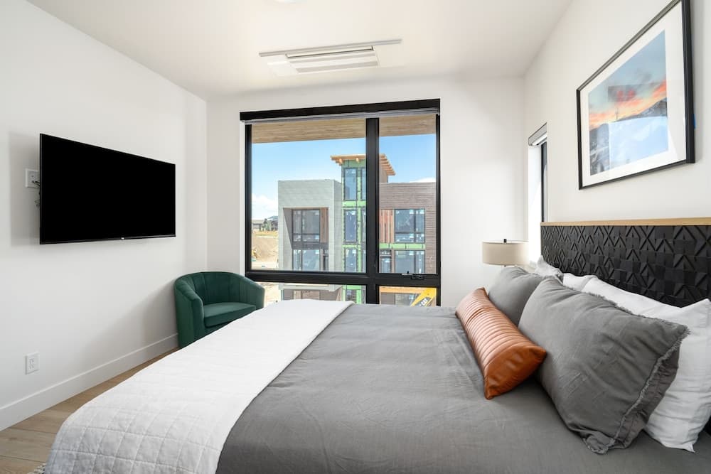 2910 Urban Street 4 Bedroom Home by Redawning