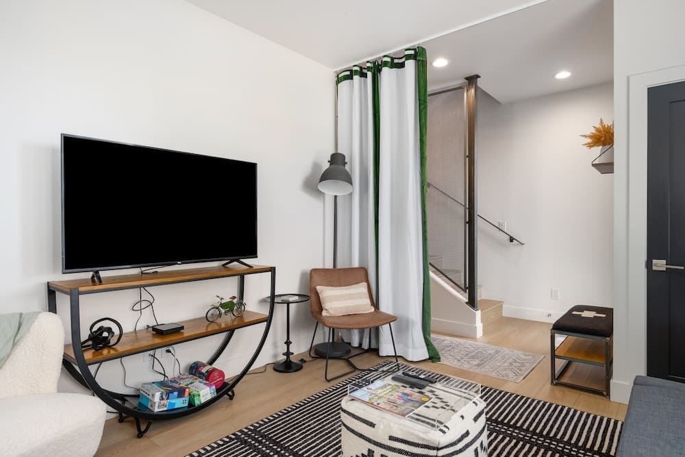 2910 Urban Street 4 Bedroom Home by Redawning