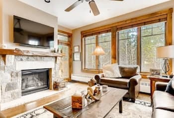 Luxury 2 Bedroom Mountain Vacation Residence With Hot Tub, Pool, and Easy Access to Ski Slopes