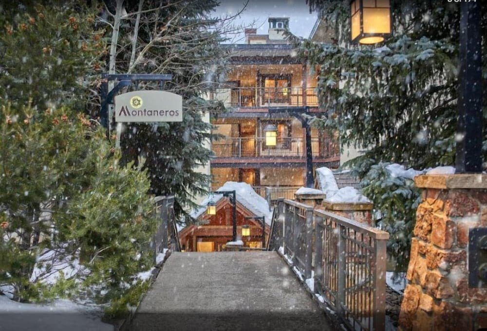 1 Bedroom Boutique Resort Condo With Hot Tub Access and Within Walking Distance to the Eagle Bahn Gondola