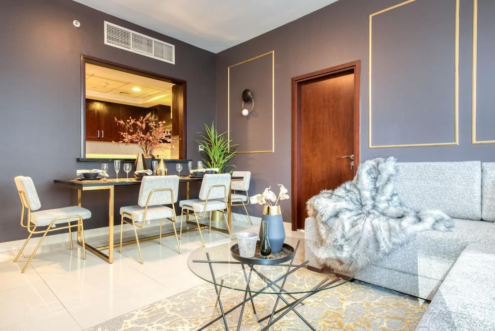 Radiant Urban Retreat With Iconic Burj Khalifa Vws