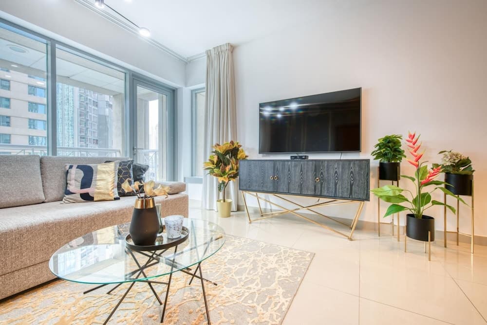 Radiant Urban Retreat With Iconic Burj Khalifa Vws