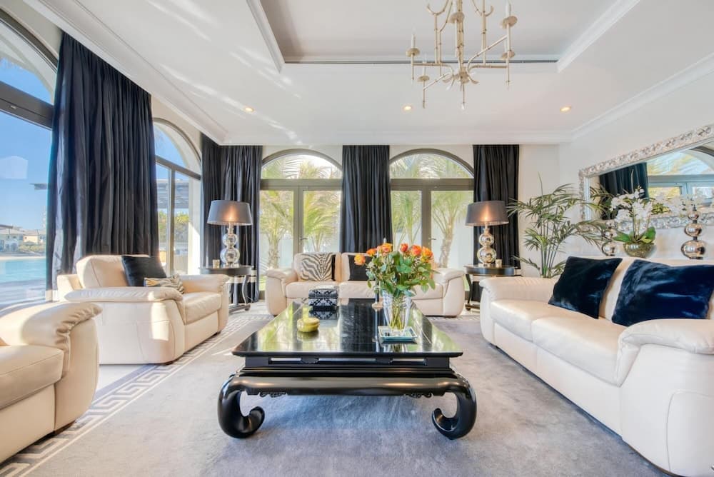 Glamourous Beachfront Villa on The Palm w Pool