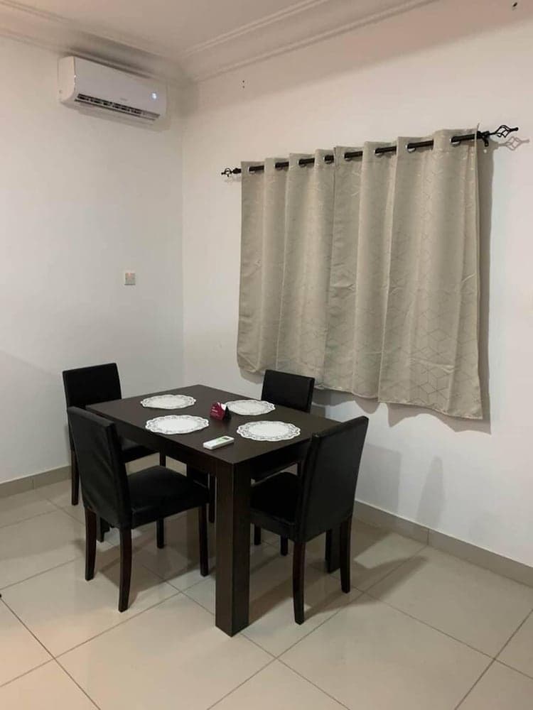 Entire Cozy 2-bedroom House Plus Free Car Use