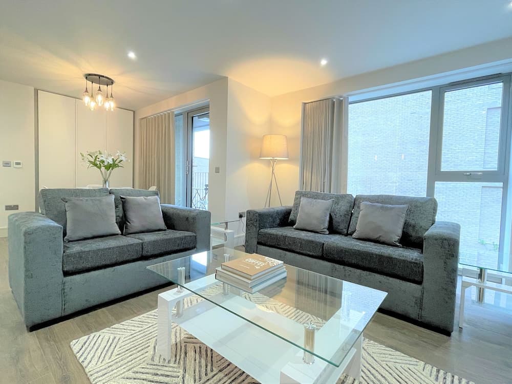 Spectacular 2BR Apartment with Parking