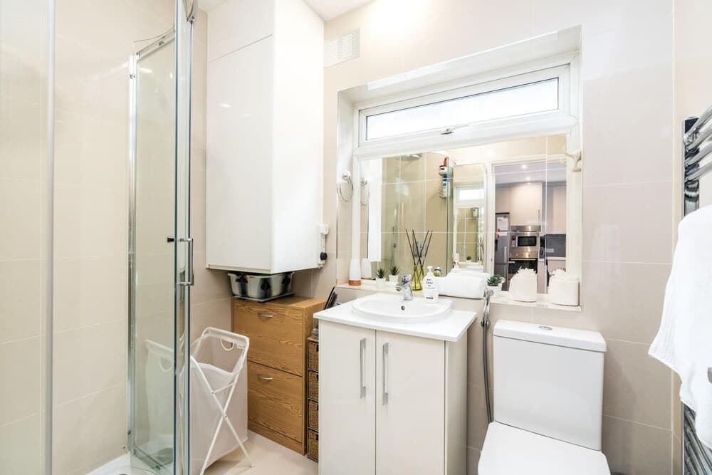 Sleek 2BD Home Close Brent Cross Shopping Centre