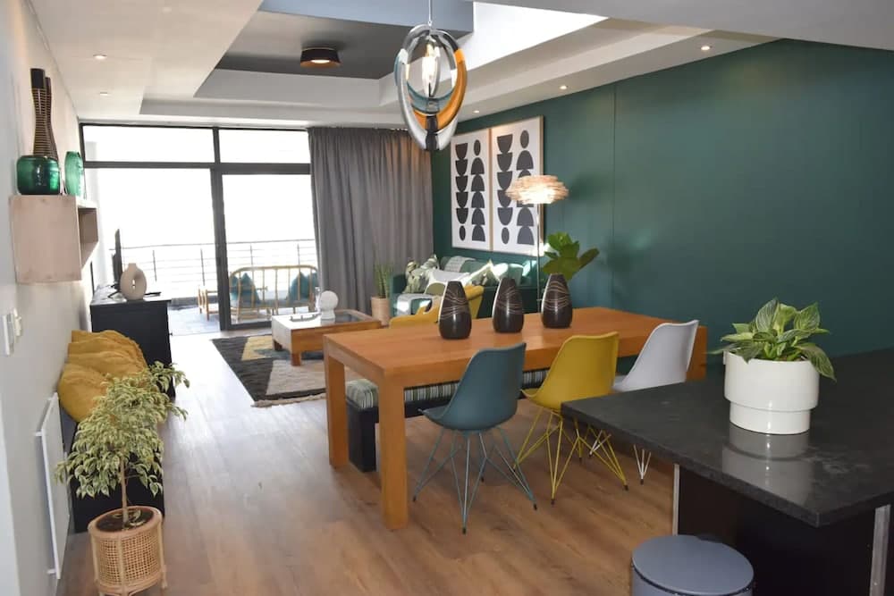 Stylish 2 Bedroom Apartment in Cape Town With Stunning Views