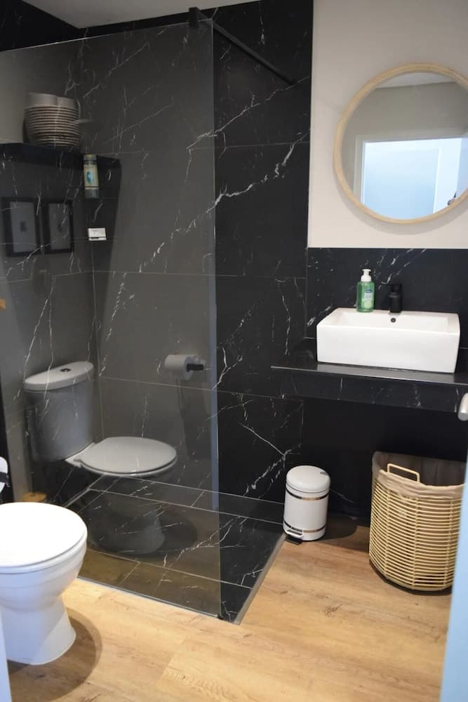 Stylish 2 Bedroom Apartment in Cape Town With Stunning Views