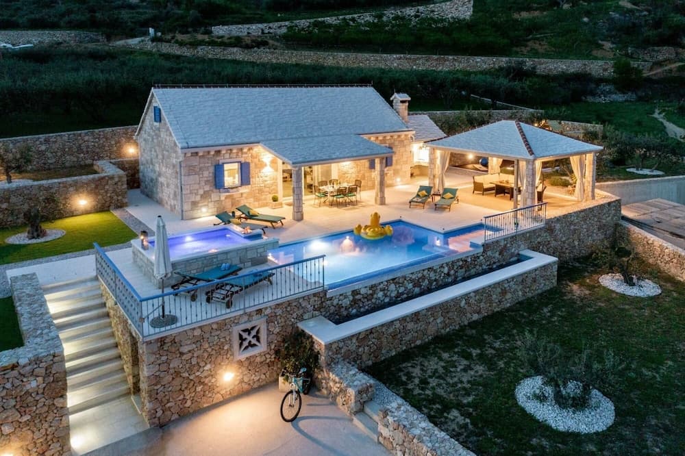 Villa Blue Sky - Three Bedroom Villa With Pool ID Direct Booker 9137