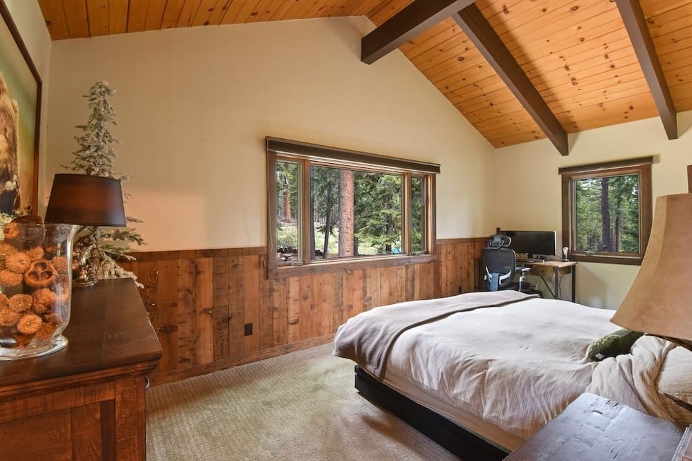 Canterbury Luxury Chalet - Hot Tub, Backs To Forest 3 Bedroom Home by Redawning