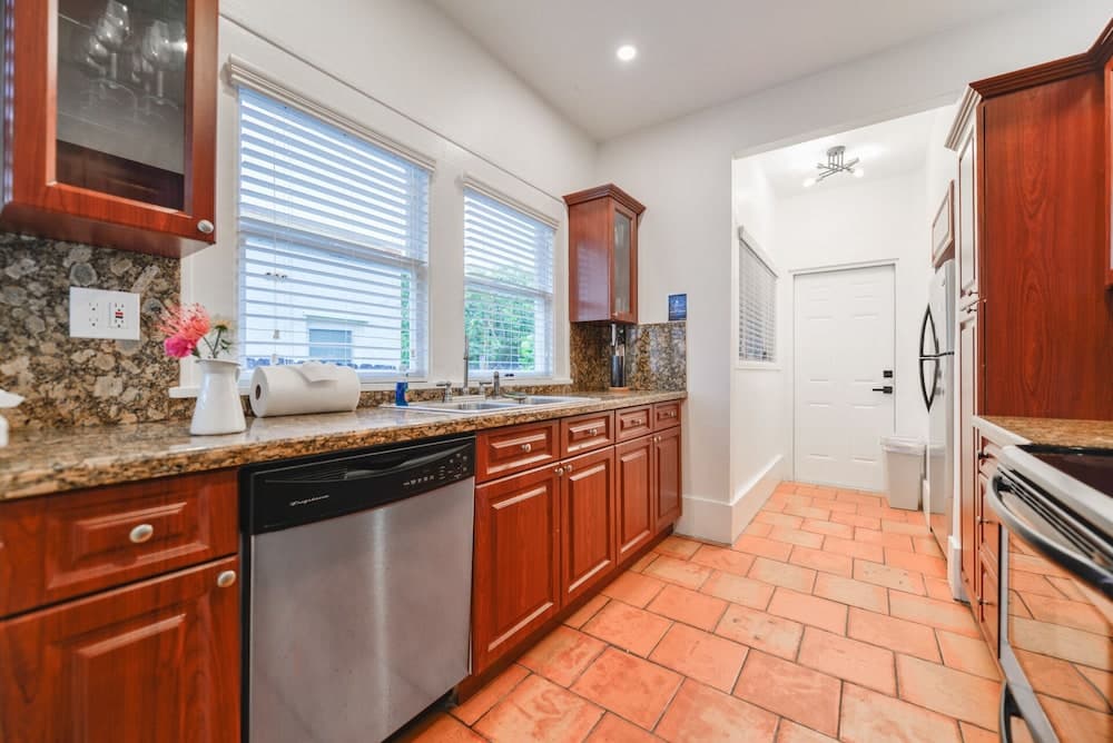 Amazing Bahamian Home at Design District