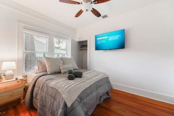 Amazing Bahamian Home at Design District