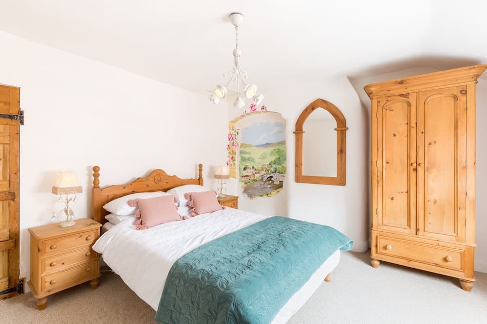 Shakespeare House, Free Parking, Town Centre Location