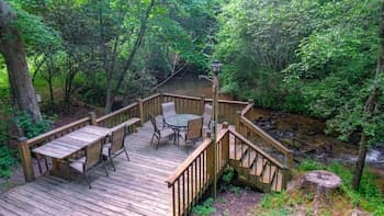 Drifting Feather-waterfront Cabin Nestled in a Secret Garden