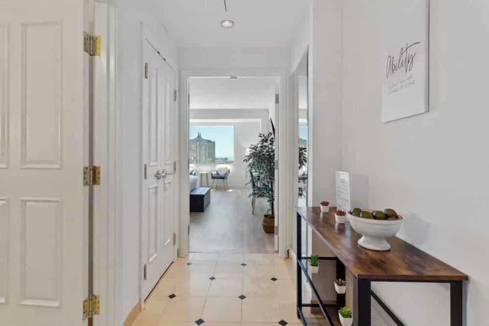 Astonishing Beachfront King Hotel CozySuites