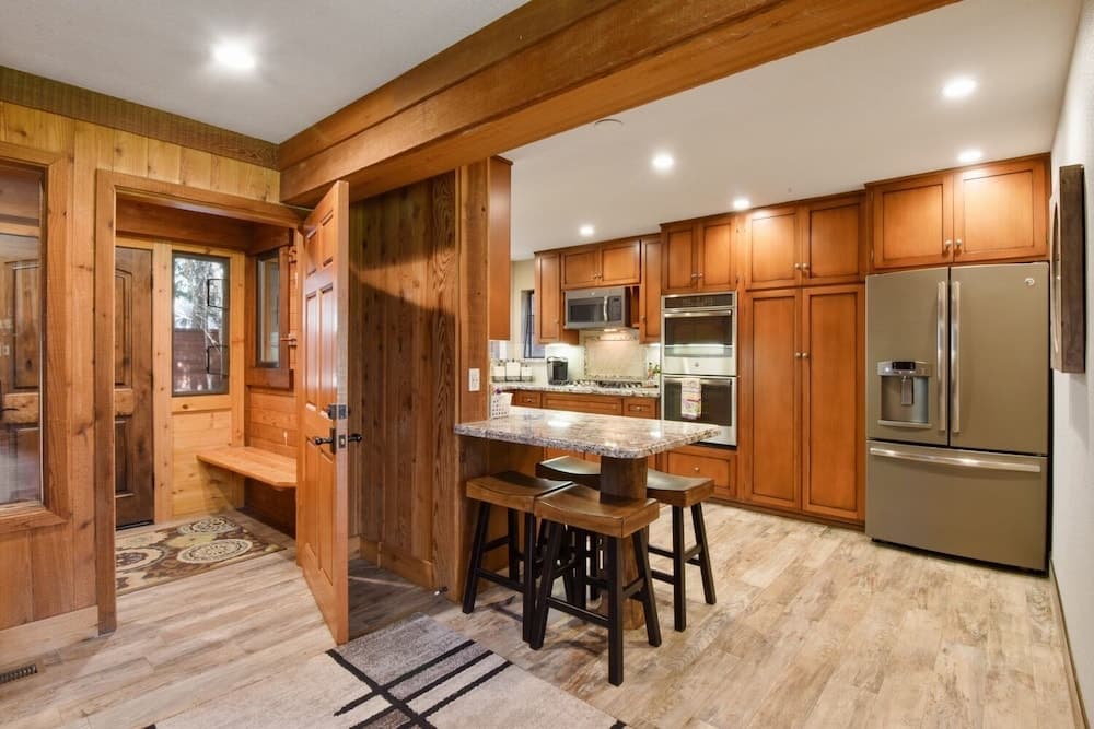 Birdie Time Luxury Home - On Golf Course, Dog Friendly 4 Bedroom Home by Redawning