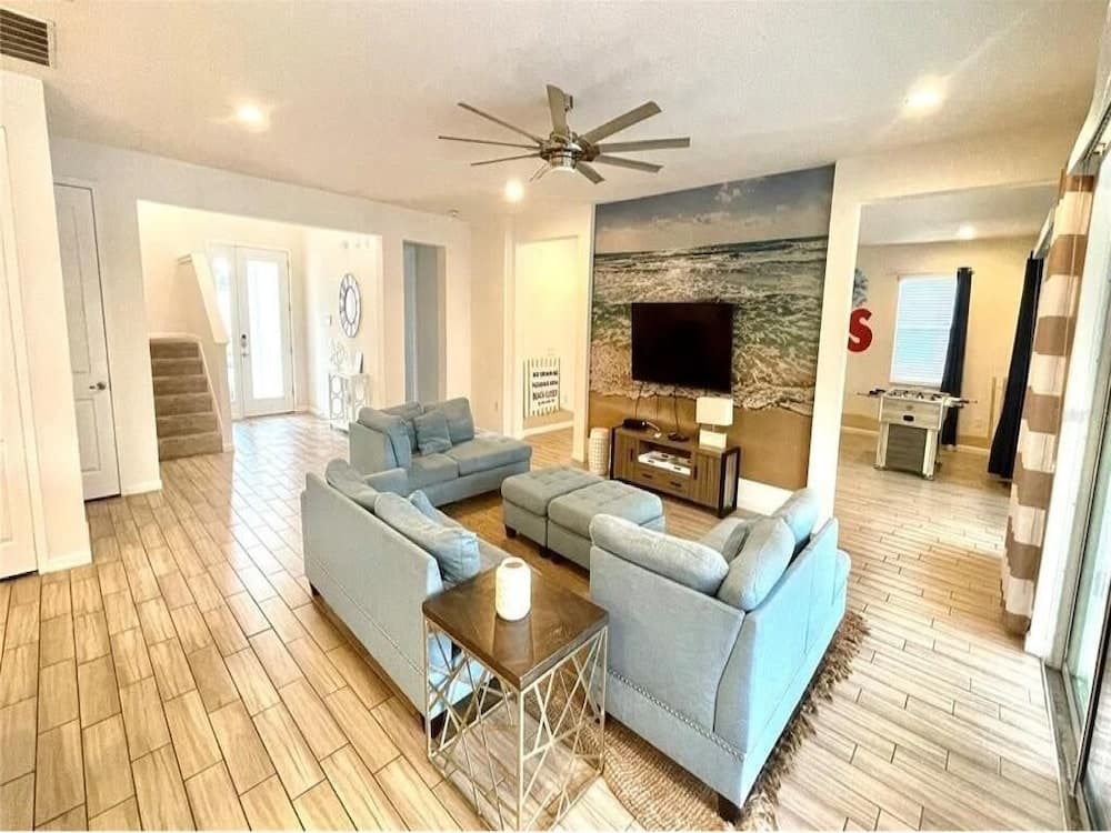 Sonoma Resort, Private Pool, and Much More!!