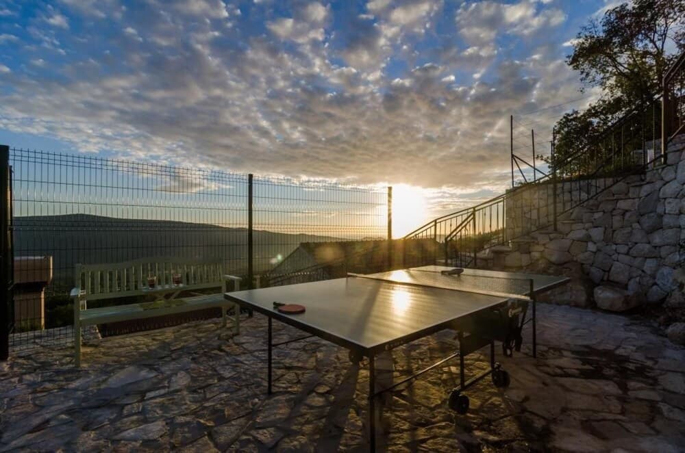 Villa Falcon Rook - Four-bedroom Villa With Terrace and Swimming Pool ID Direct Booker 1901