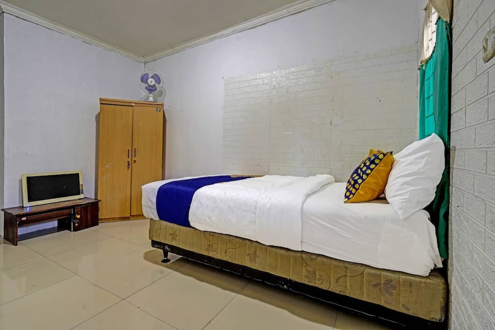 SPOT ON 91330 City Munigar Residence