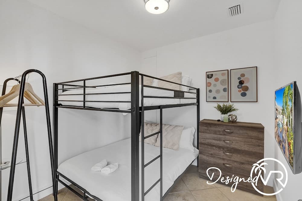 Sophia's Compound resort w heated pool