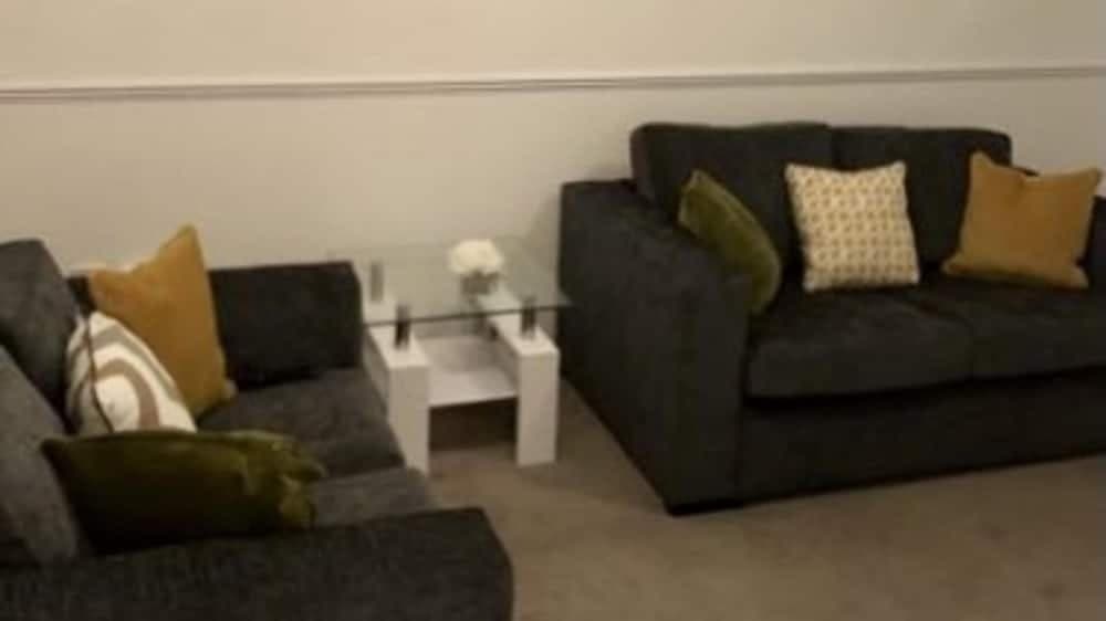 Lovely 3-bed House in Chafford Hundred