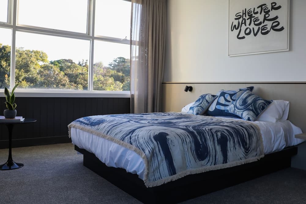 Barrys Beach Road Hotel