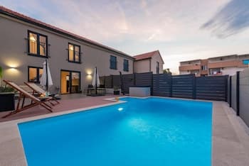 Villa Nia Near the Beach Private Pool 4 2 PAX pet Friendly Wheelchair Accessible