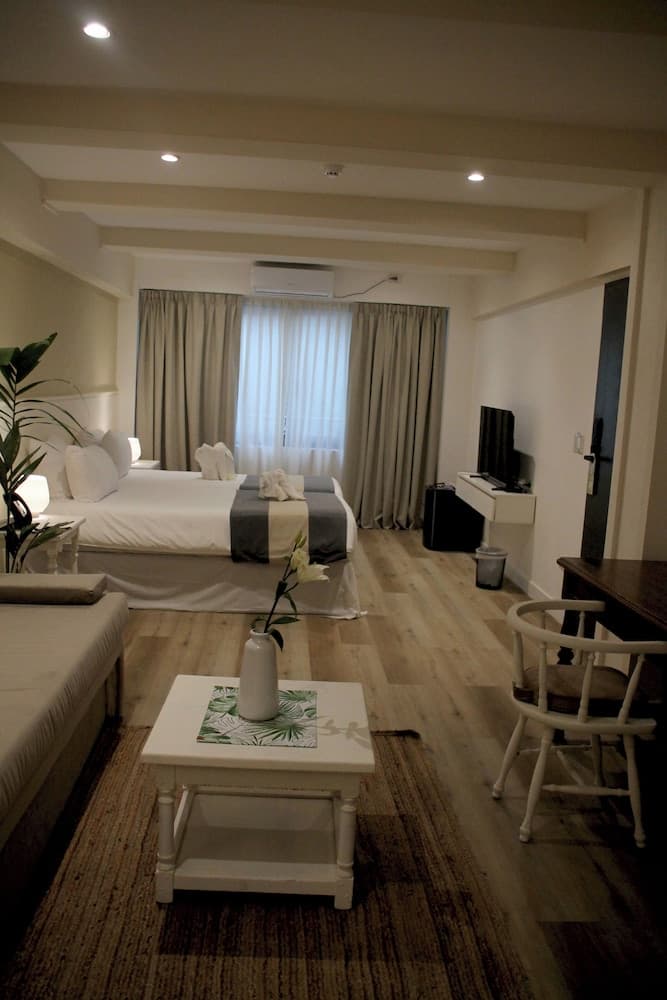 Gardi Hotel & Suites