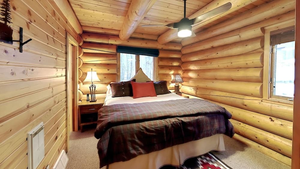 Grand View Log Cabin