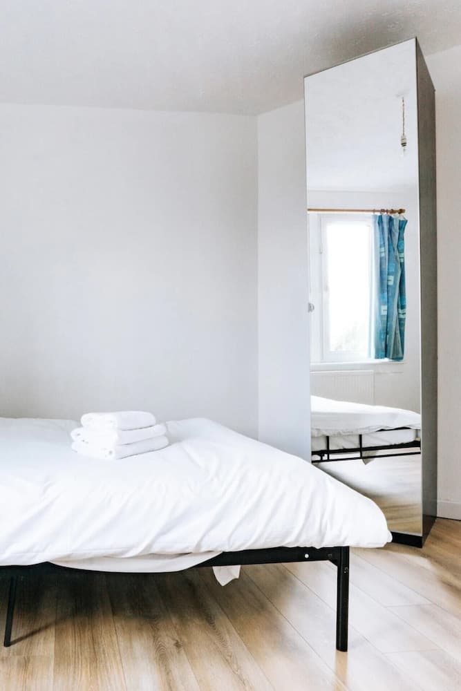 Peaceful 2 Bedroom Apartment in Prestonfield With Arthurs Seat Views