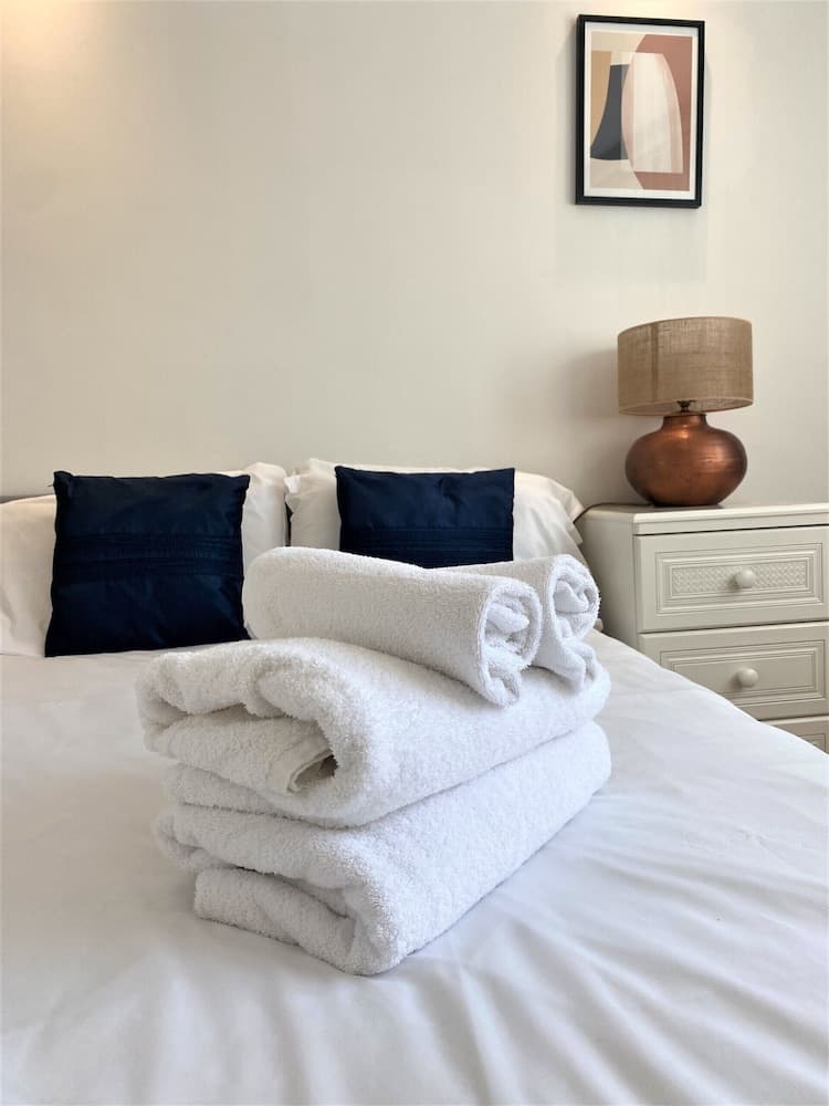 Prime Location- Detached Clifton Home With Parking